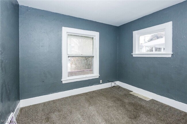 Building Photo - 2142 W 105th St