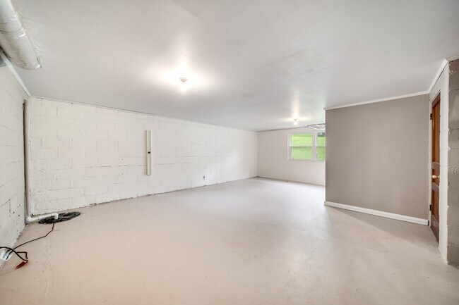 Building Photo - 411 Westchester Dr