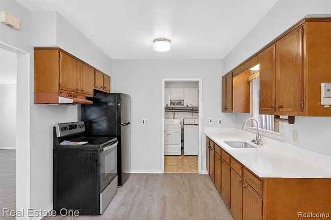 Building Photo - 7420 Drexel St