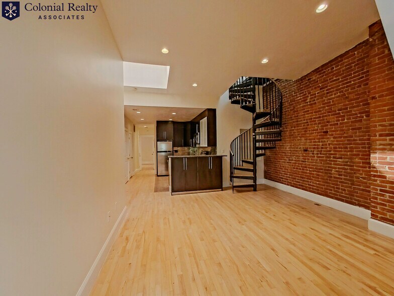 Building Photo - 1203 Beacon St