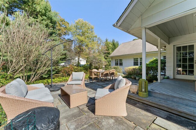 Building Photo - 14 Earlwood Dr