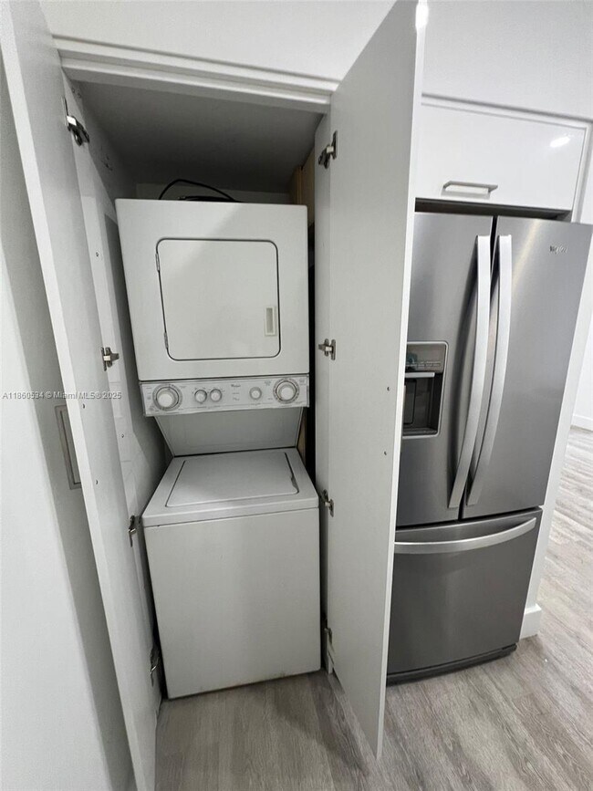 Building Photo - 2505 W 67th Pl