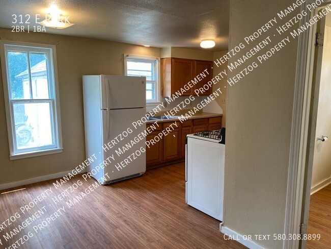 Building Photo - Adorable 2-Bedroom Home for Rent - Just $695!