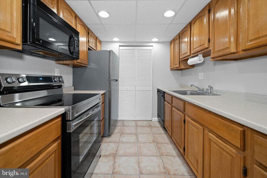 Building Photo - 4938 W Brigantine Ct