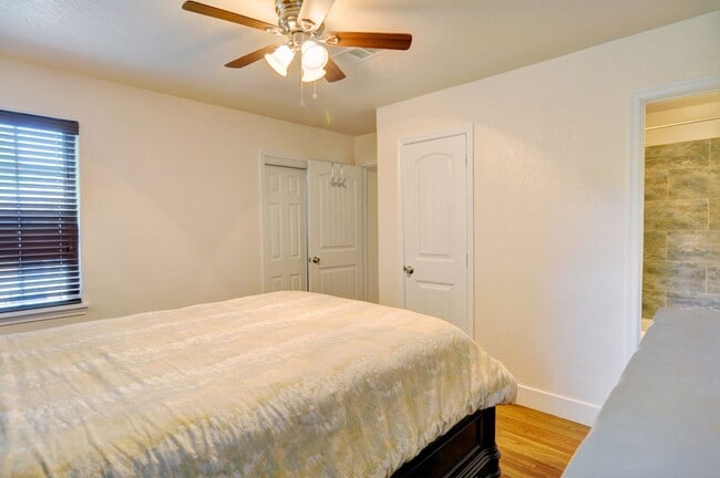 Building Photo - 5421 Fursman Ave