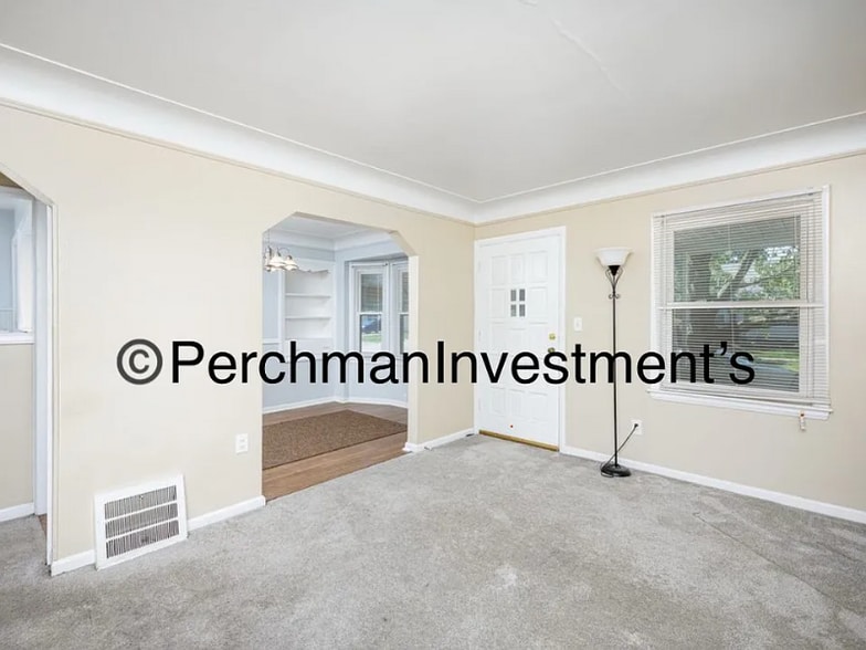 Building Photo - 9576 Columbia St