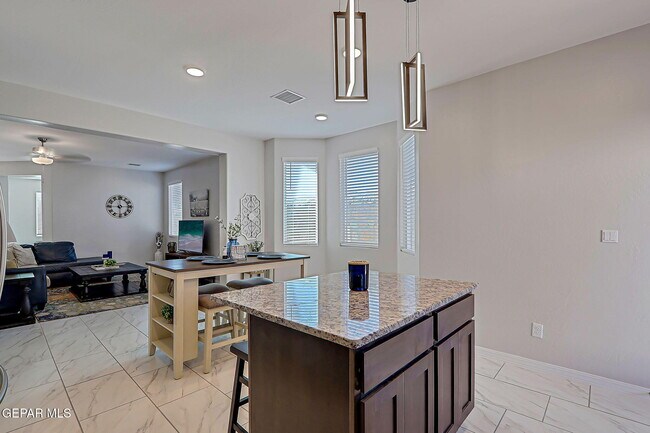 Building Photo - 143 Sarah Trl