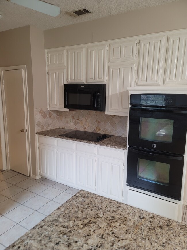 Building Photo - 2712 Powderhorn Dr