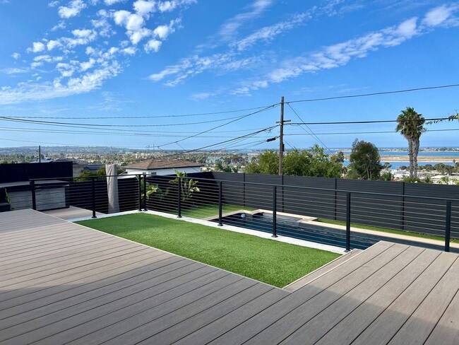 Building Photo - Stunning 3 Bedroom with Pool and Views in ...