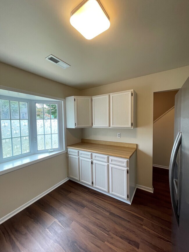 Kitchen 3 - 8234 Roanoke Ct