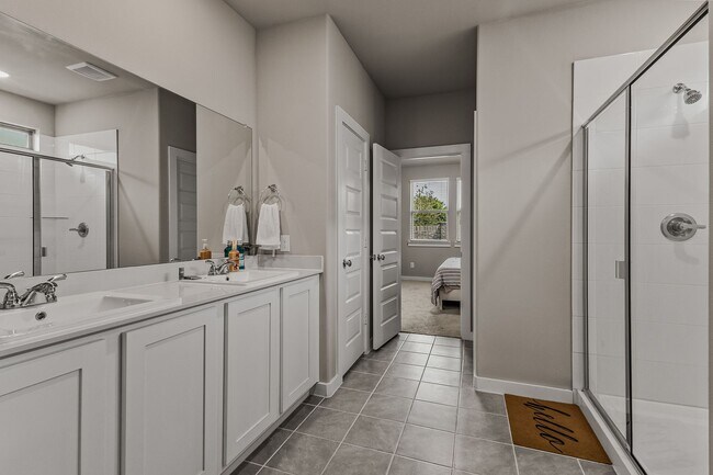Building Photo - 706 Melody Hl Dr