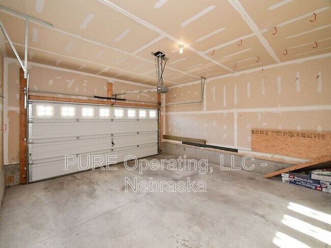 Building Photo - 16258 Loop St