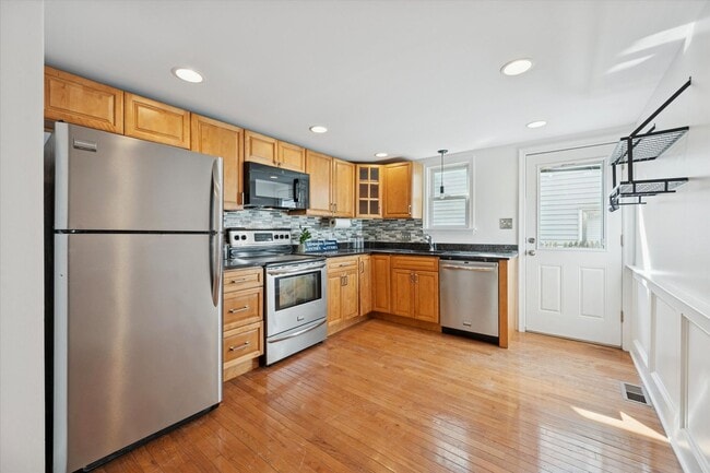 Building Photo - A Rare Gem in Forty Acres