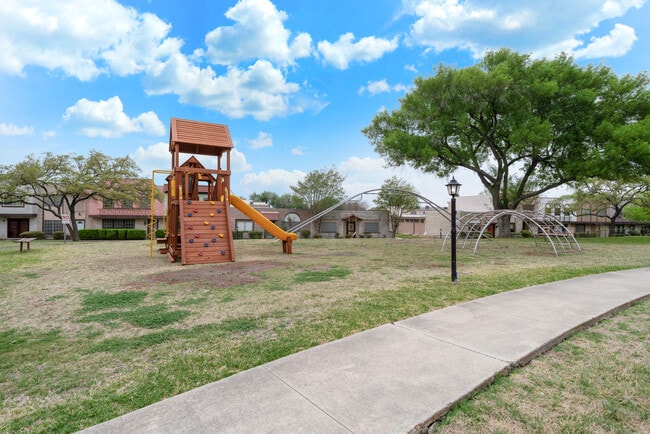 Building Photo - 10958 Crown Park