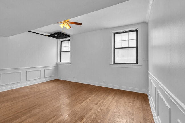 Building Photo - 7025.5 N Sheridan Rd