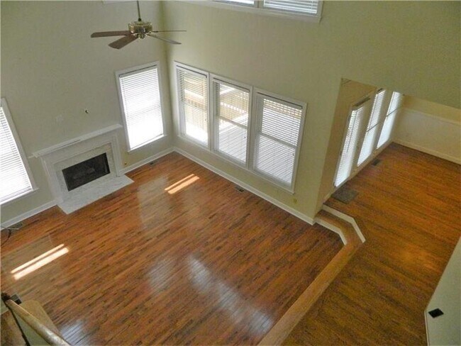 Building Photo - 4780 Summerset Ln
