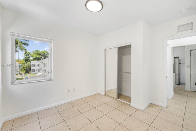 Building Photo - 573 NE 82nd St