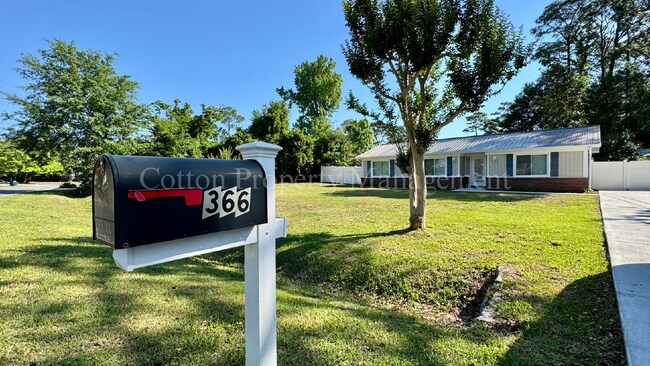 Building Photo - 366 Lullwater Dr