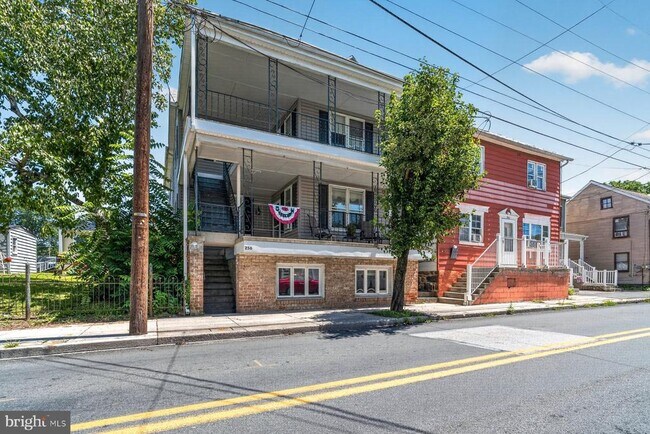 Building Photo - 256 S Washington St