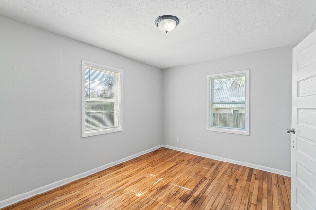 Building Photo - 3811 Fairmont Blvd