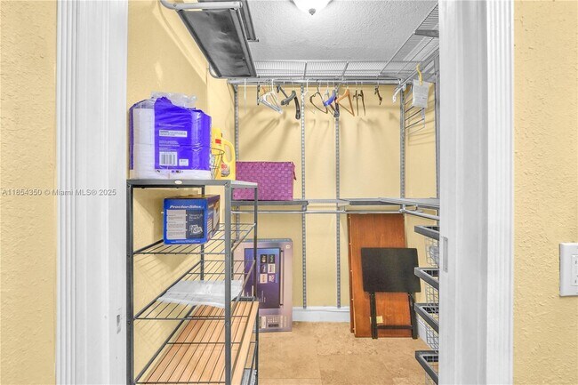 Building Photo - 10825 SW 112th Ave