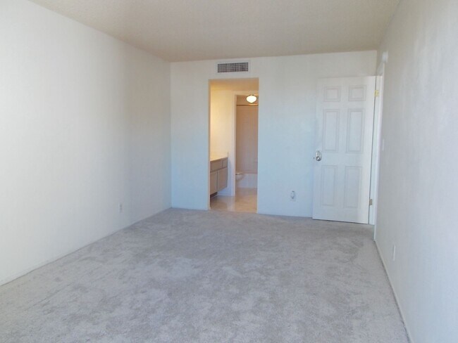 Building Photo - Two-story, 2-bedroom townhome ideally located in the heart of Boulder City