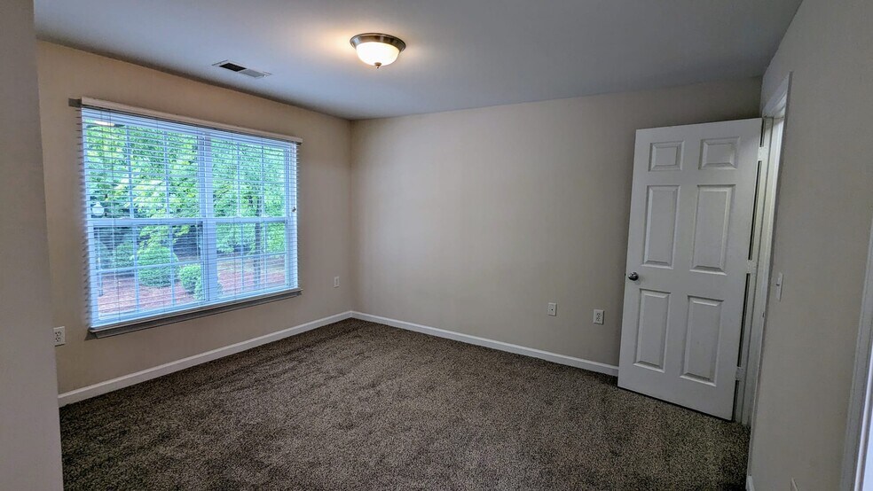 Building Photo - 3710 Cotswold Ave