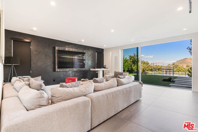 Building Photo - 3880 Prado del Trigo