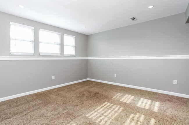 Building Photo - 4784 Orangeburg Dr