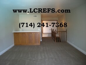 Building Photo - Los Caballeros #004