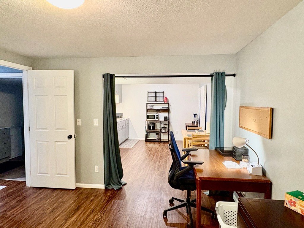 Building Photo - 2512 Hollingbourne Dr