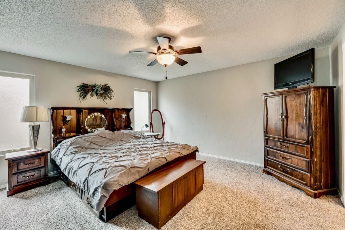 Building Photo - 425 Country View Ln