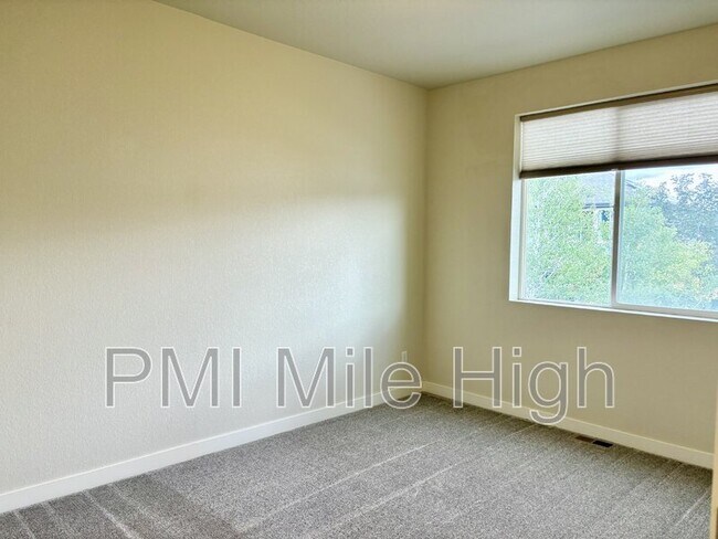 Building Photo - 2029 W 67th Pl