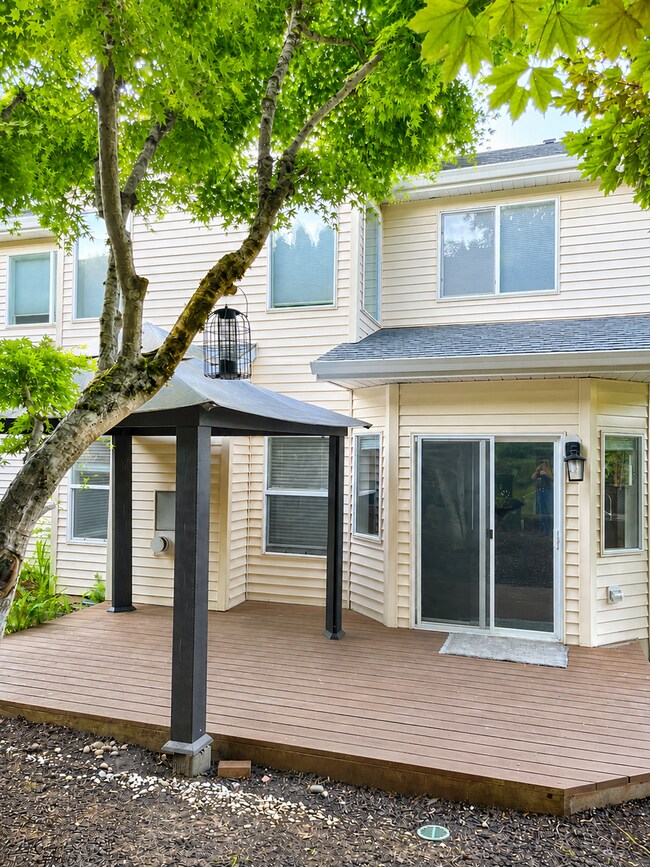 Building Photo - Beautiful 5 Bedroom Home!