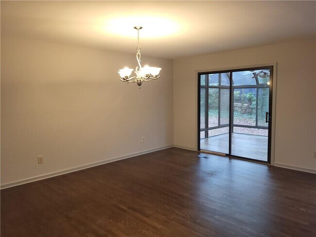 Building Photo - 2571 Rocky Springs Dr NE