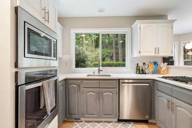 Building Photo - Private Retreat Backing to Trails in the Heart of Lake Oswego