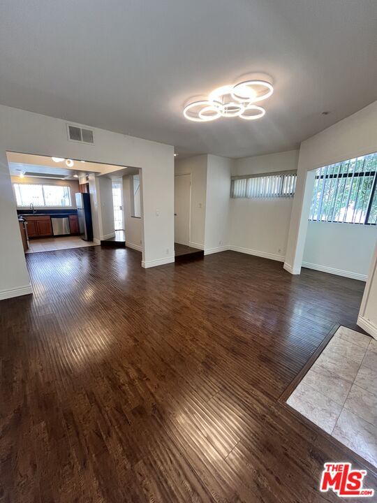 Building Photo - 443 S Gramercy Pl