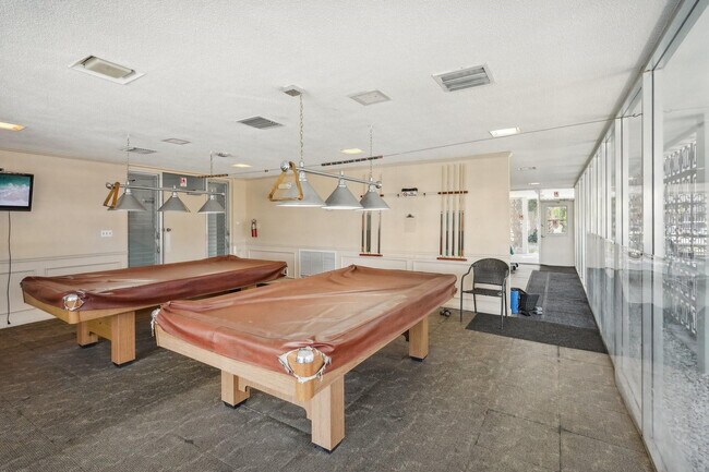 Building Photo - 3040 NE 16th Ave