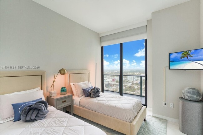 Building Photo - 480 NE 31st St