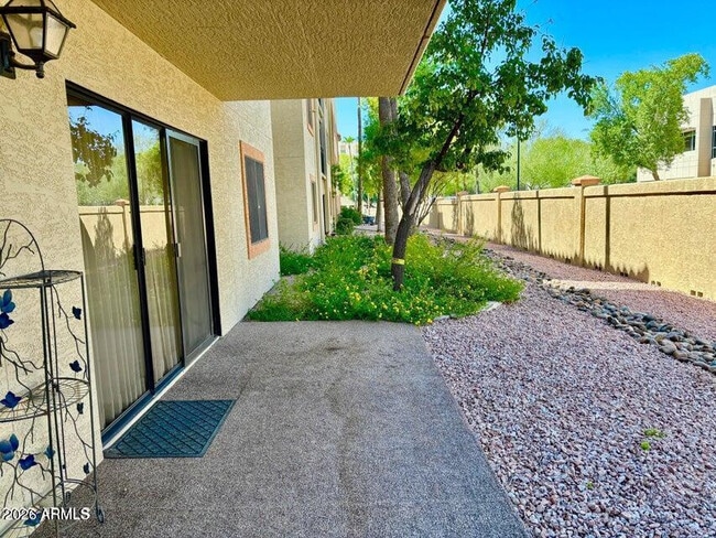 Building Photo - 10330 W Thunderbird Blvd