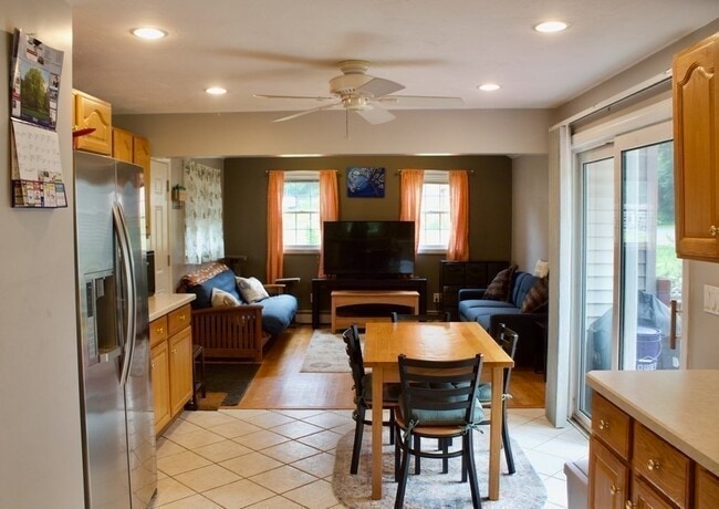 Building Photo - 203 Boston Post Rd