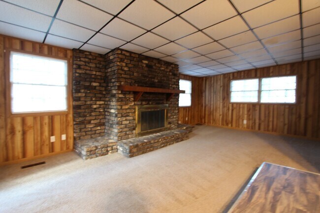 Building Photo - Great House with Fresh New Updates!!  Bett...