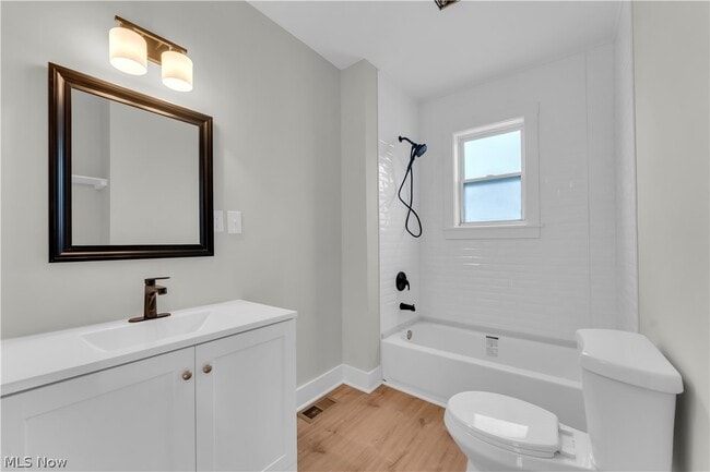 Building Photo - 1330 W 67th St