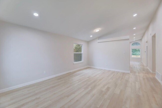 Building Photo - 2111 Rick Whinery Dr