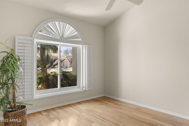 Building Photo - 10165 E Bella Vista Dr