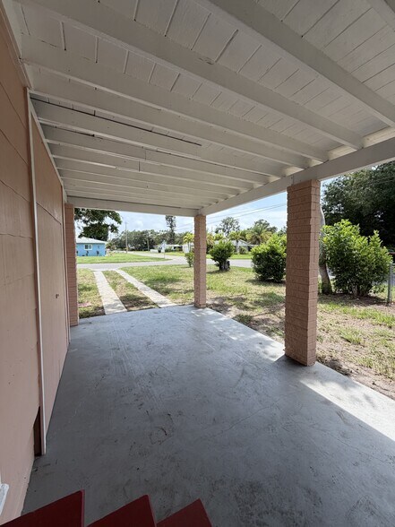 Building Photo - 2 Bed/1 Bath
