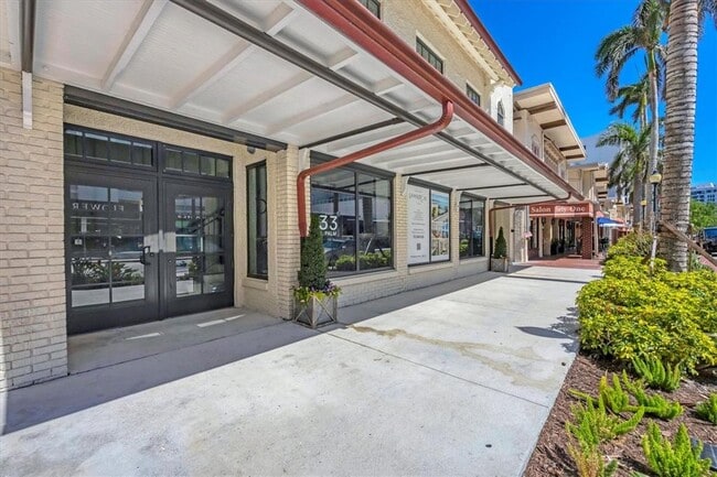 Building Photo - 33 S Palm Ave