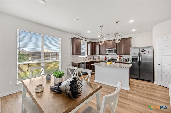 Building Photo - 918 James Parker Cir