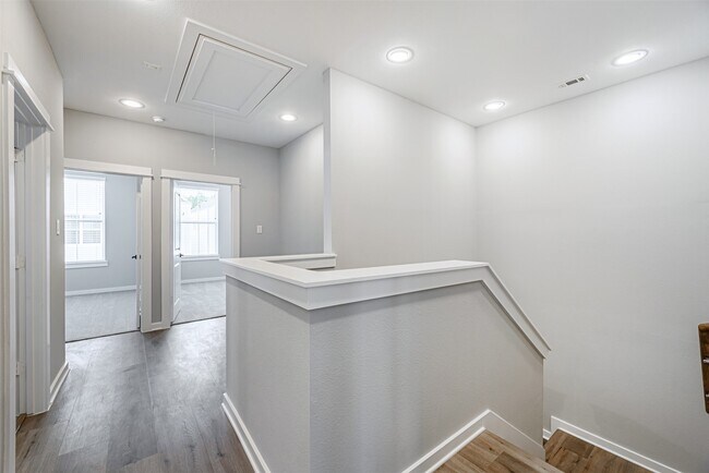 Building Photo - 8475 Berry Brush Ln