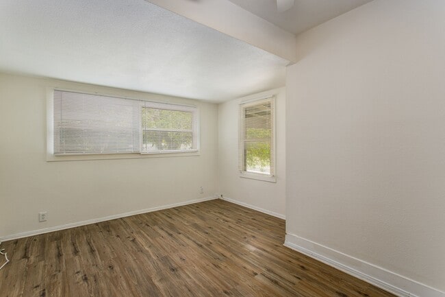 Building Photo - Charming 1-bedroom backhouse in Mentone!